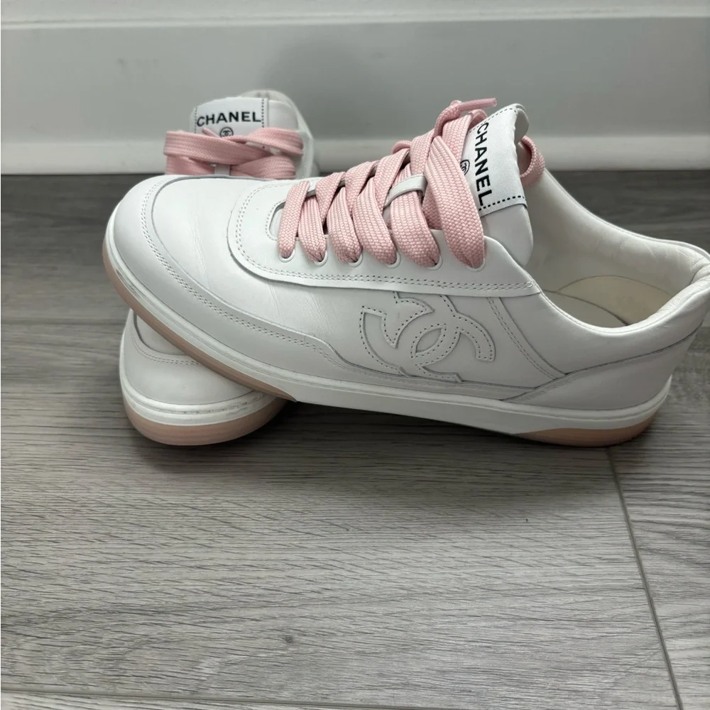 Chanel CC Low Top Sneakers White and Pink - Picture 2 of 4